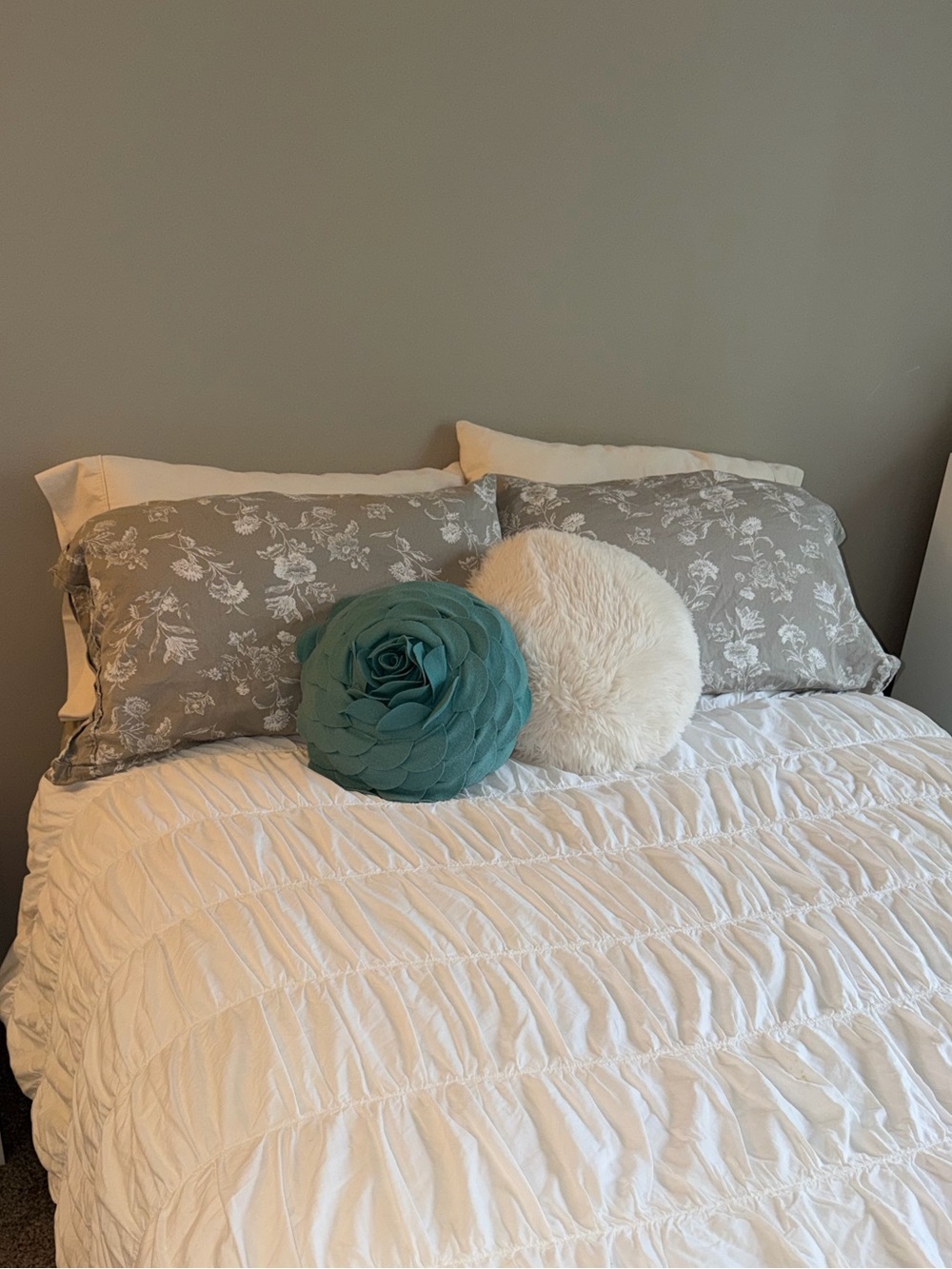 Pottery Barn Teen/Kids Teal Round Floral Decorative Throw Pillow - Picture 3 of 3